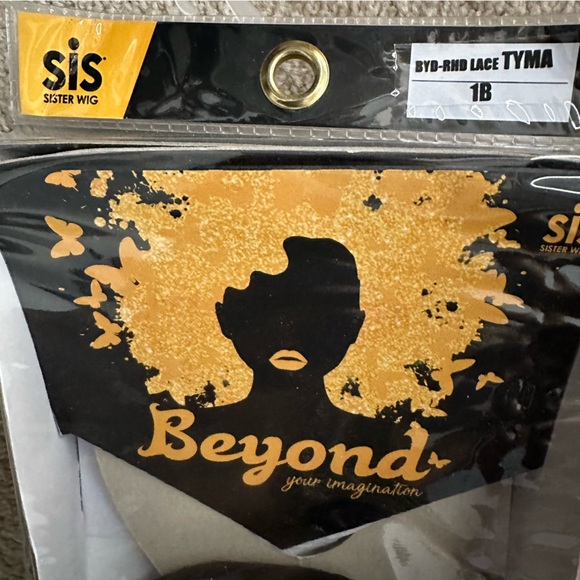 Lace Front Wig
• NEVER WORN • - Picture 2 of 7